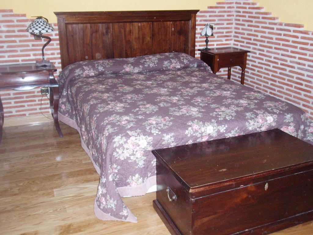 Hospederia Jaramillo Hostal Penaranda de Duero Habitación foto