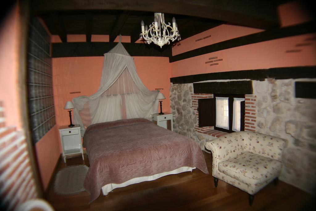 Hospederia Jaramillo Hostal Penaranda de Duero Habitación foto