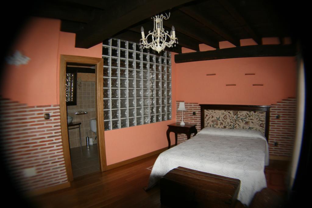 Hospederia Jaramillo Hostal Penaranda de Duero Habitación foto